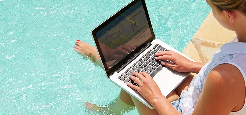 Do-You-Even-Bleisure-woman-on-computer-by-pool